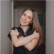 Maestra de fisioterapia con experiencia en pacientes de ortopedia y deporte. Impartiendo clases de ortopedia y ejercicio